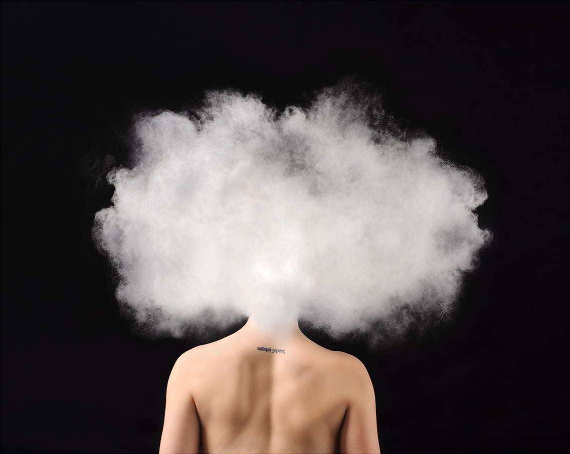 katie-crawford-photo-series-shows-what-living-with-anxiety-really-feels-like-e1444645883747