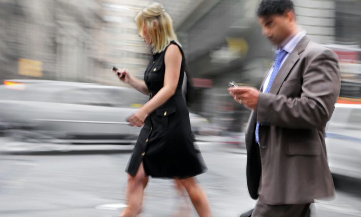 distracted-walking-e1475511165260